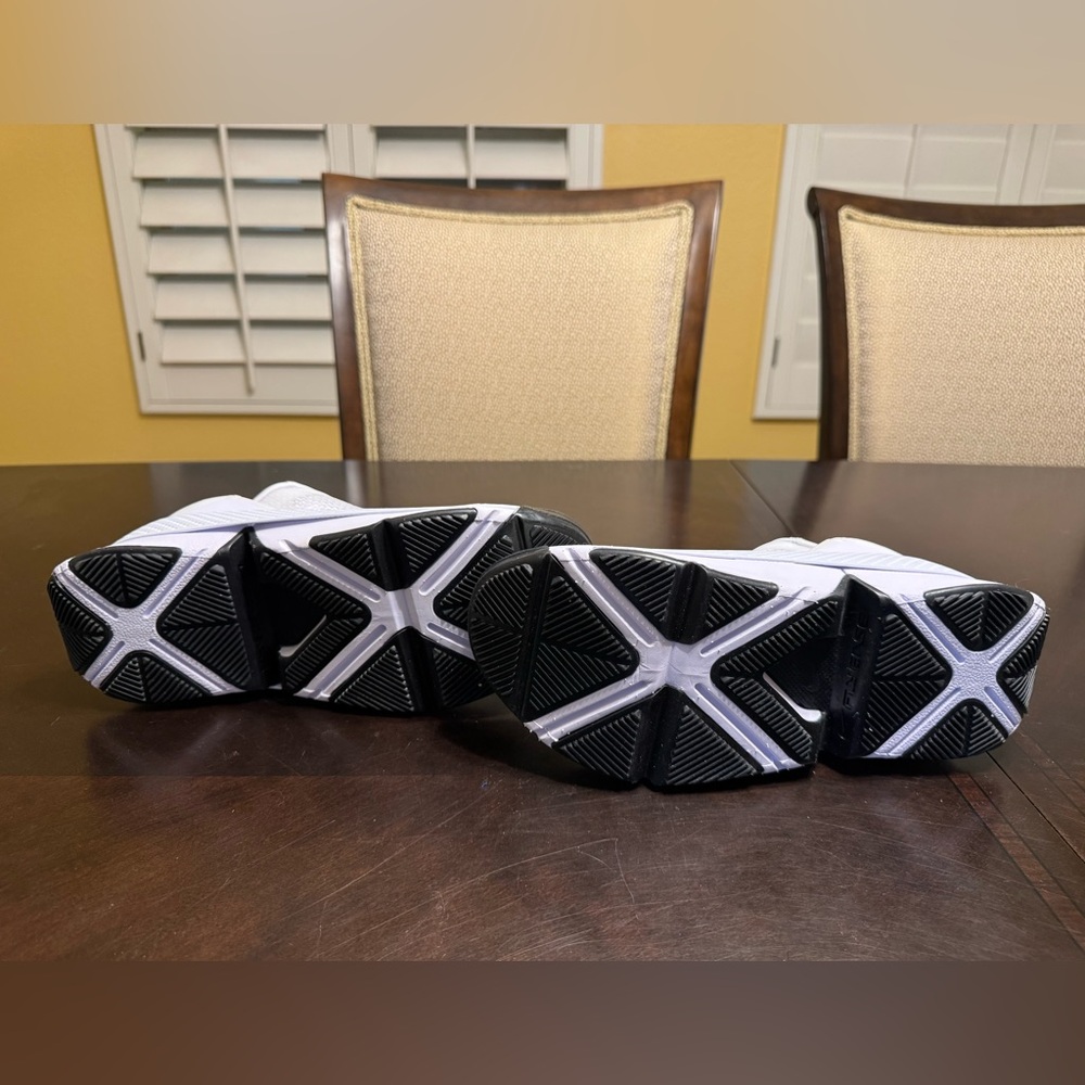 New Nike GO Flyease White Sneakers Shoes Size US 8.5 W / 7 M - Picture 13 of 13